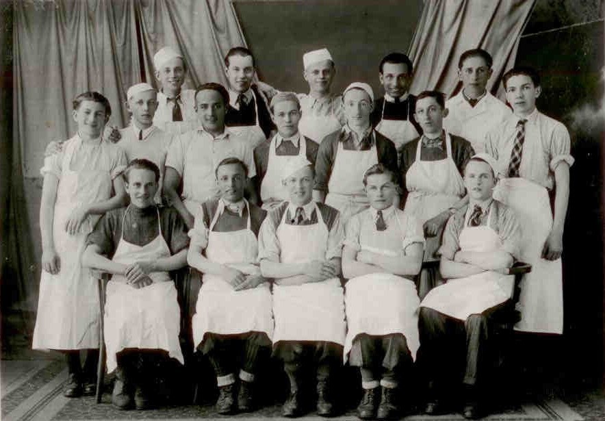 1946